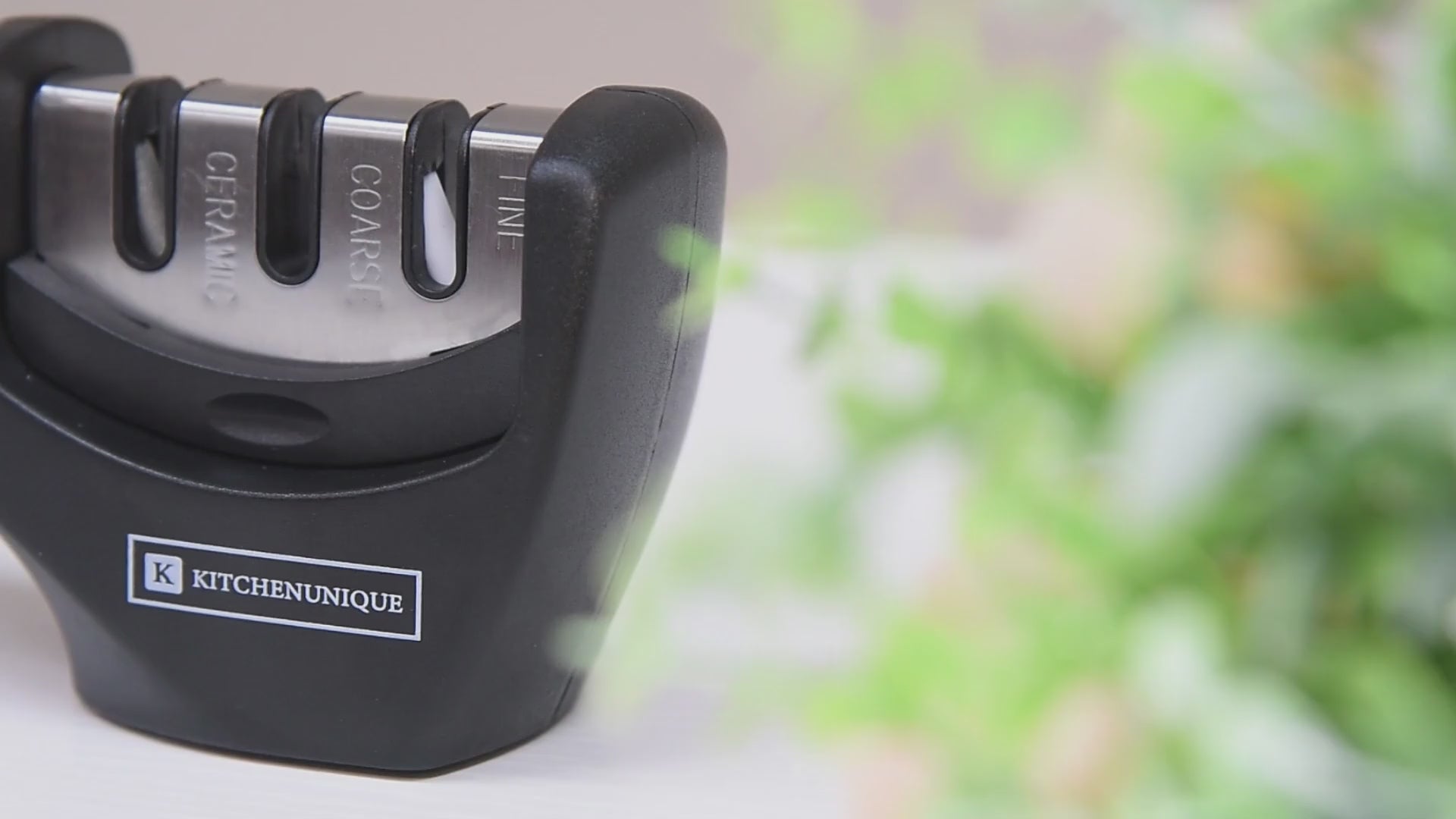 KITCHENUNIQUE® Messerschärfer 3 Stufig, Feinschliff, Ergonomisch, Schwarz-Chrom